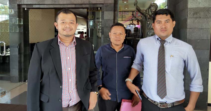 Kuasa Hukum Edi Rudianto (kiri) bersama tim ER Law Firm