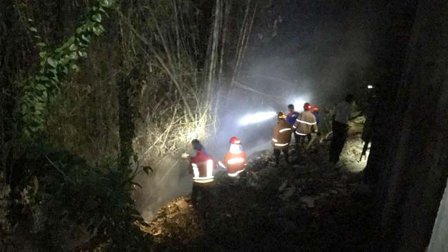 Bau Asap Sore, Malam Bambu Terbakar