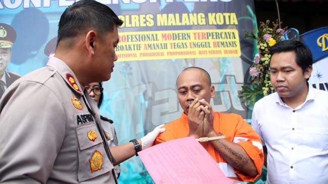 Tersangka Nur Rois saat dirilis di Polres Malang Kota. (ist)