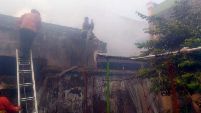 Ditinggal Haji, Rumah Warga Gadang Terbakar