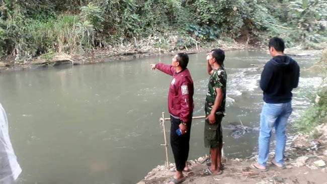 petugas saat datangi lokasi kejadian. (ist)