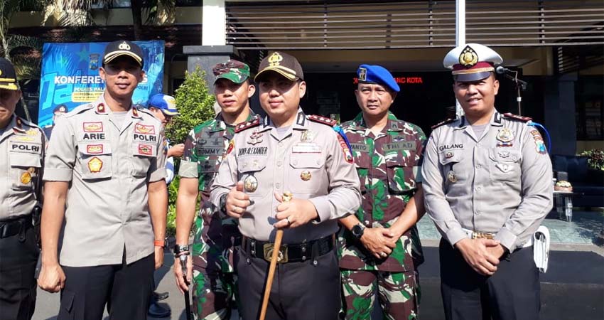 Kapolres Malang Kota AKBP Dony Alexander SIK MH usai gelar pasukan Operasi Zebra Semeru 2019 di Mapolres Malang Kota. (gie)