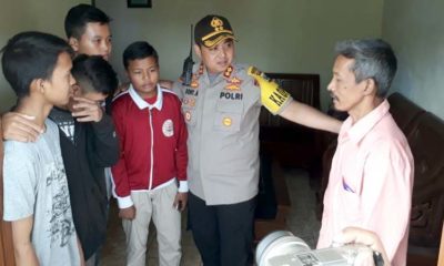 Kapolres Malang Kota AKBP Dony Alexander SIK MH saat kunjungi para korban. (gie)