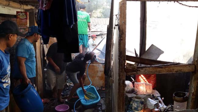 Rumah Penjual Rosokan Gadang, Terbakar