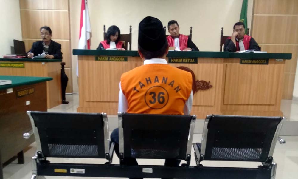 Terdakwa Samsul dalam persidangan(Sur)