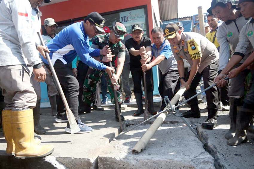 Walikota Malang Galakkan Kerja Bakti, Tiap Jumat Bersihkan Sampah