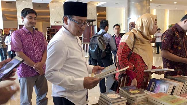 Walikota Malang Drs H Sutiaji saat hadiri ulang tahun ke 16 intrans Publishing. (Ist/humas)