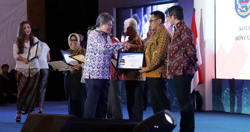 Kota Malang Raih Ombudsman Award, Anugerah Kepatuhan Standar Publik 2019