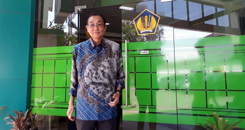 dr Hardi Soetanto usai protes di kantor KPKNL Senin pagi. (gie)