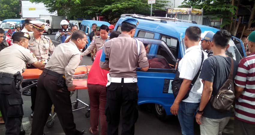 Nunggu Penumpang, Sopir Mikrolet AG Tewas