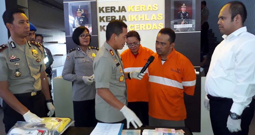 Kapolreta Malang Kota AKBP Dr Leonardus saat meminta keterangan kepada Agus dan istrinya. (gie)