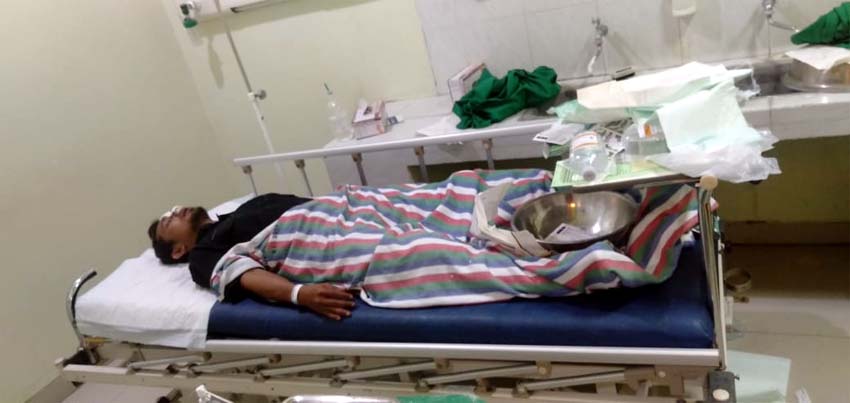 KORBAN KEKERASAN : Ipunk saat dalam perawatan di IGD RSSA Malang. (ist)