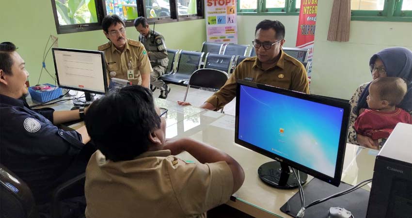 Wawali Sofyan Edi Sambangi Kelurahan Tasikmadu, Cermati Proses Pelayanan