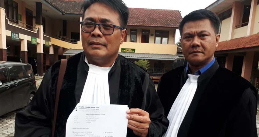 Sumardhan SH, kuasa hukum Suparmi alias Nanik. (gie)