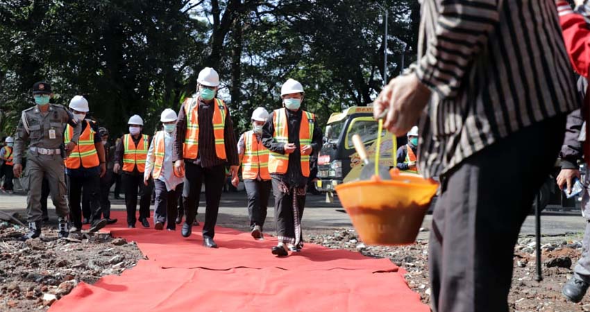 Walikota Malang Letakkan Batu Pertama Pembangunan Gedung Bersama di Balaikota