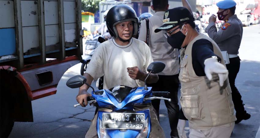 Sweeping di Pecinan, Warga Bandel Tak Pakai Masker, Dikenakan Rapid Test