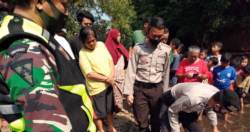 Ibu Kejam, Tenggelamkan Bayi di Sungai Metro