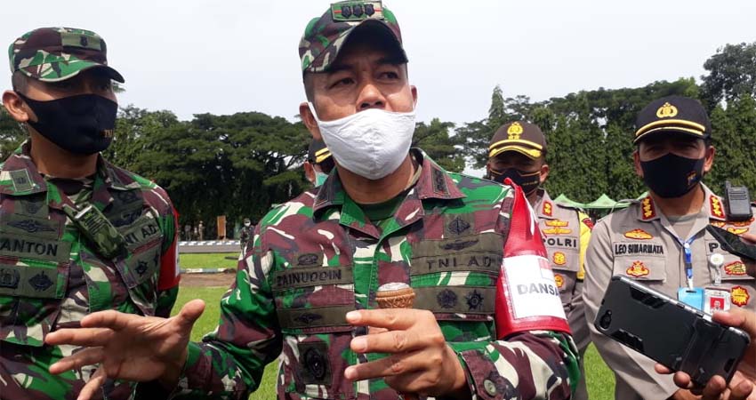 Danrem 083/Baladhika Jaya Kolonel Inf Zainuddin usai gelar pasukan. (gie)