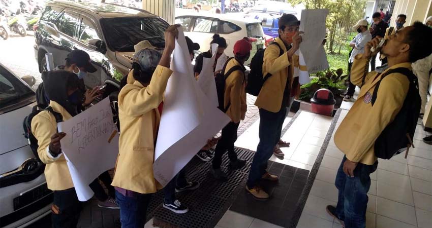 Mahasiswa Universitas Wisnuwardhana Demo, Tuntut Keringanan SPP 50 Persen