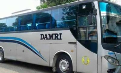 Armada Bus Damri.