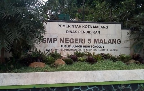 SMP Negeri 5 Malang Gelar UTS Daring