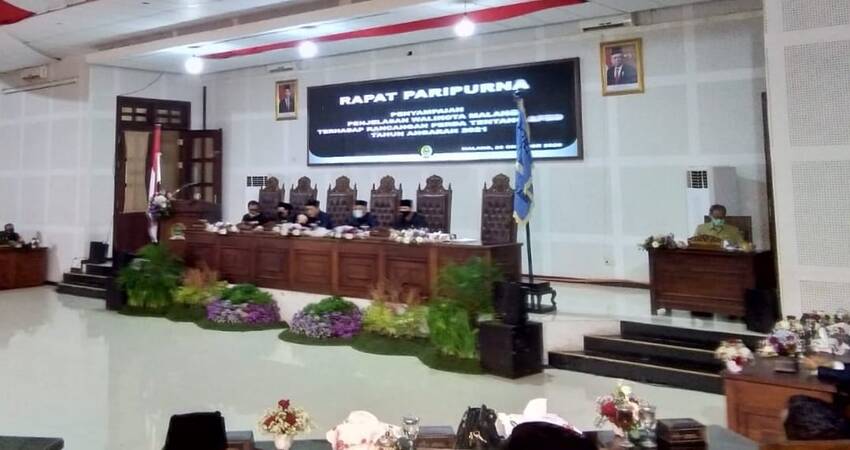 Suasana rapat paripurna penyampaian ringkasan nota Anggaran Pendapatan Belanja Daerah (APBD) Tahun Anggaran 2021.