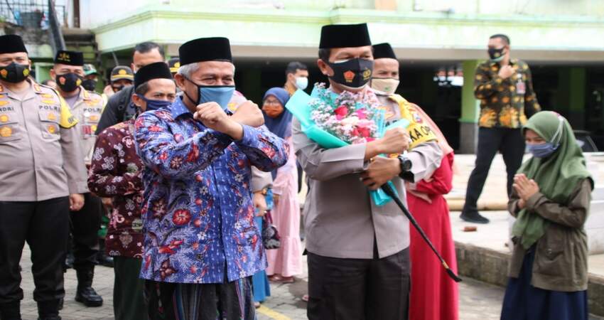 Kapolda Jatim Irjen Pol. Dr. Nico Afinta, SIK, SH, MH berkunjung di Ponpes Sabillurosyad. (ist)