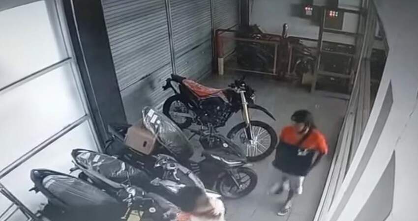 Aksi pelaku terekam kamera CCTV. (gie)