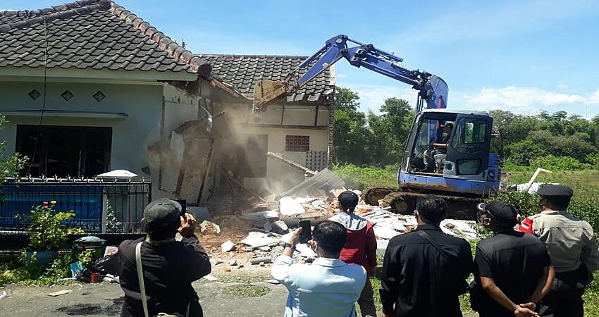 Eksekusi Lahan, Tiga Rumah Permanen di Kota Malang Dihancurkan