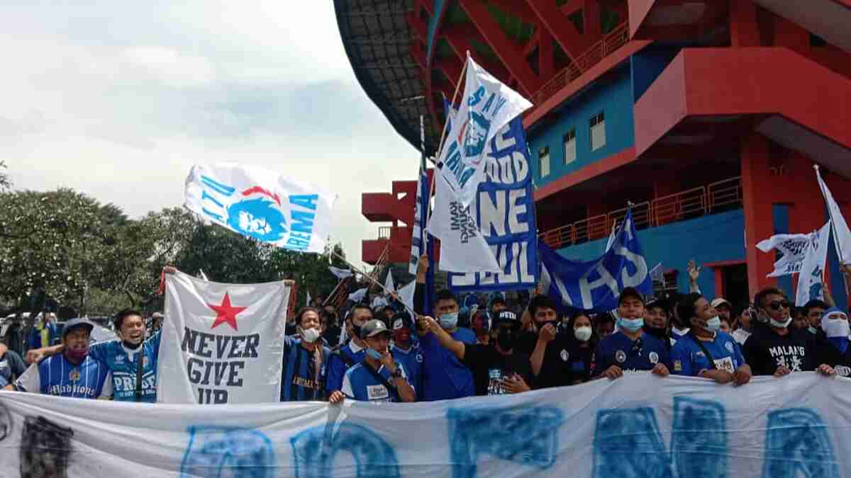 Gagal Long March, Aremania Datangi Balai kota