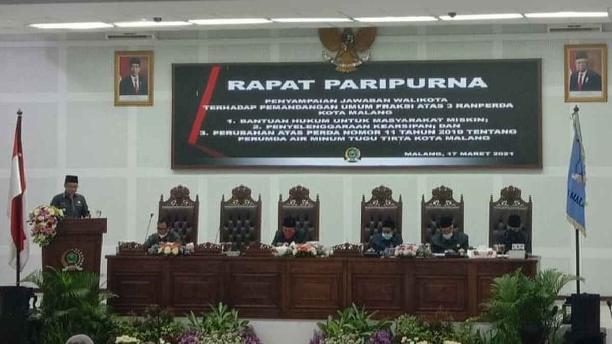 Wali Kota Sutiaji Beri Jawaban Atas Pandang Umum Fraksi DPRD Terkait Ranperda