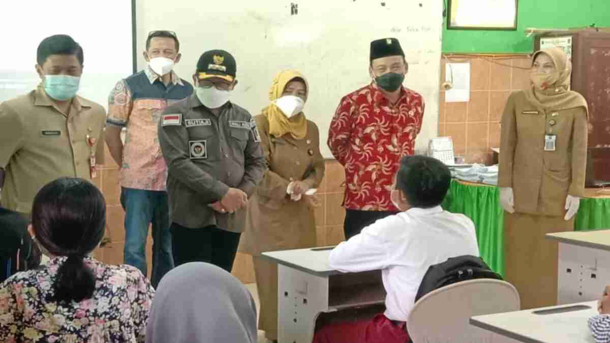 Guru dan Murid Kedapatan Lepas Masker saat PTM, Wali Kota Sutiaji Beri Teguran