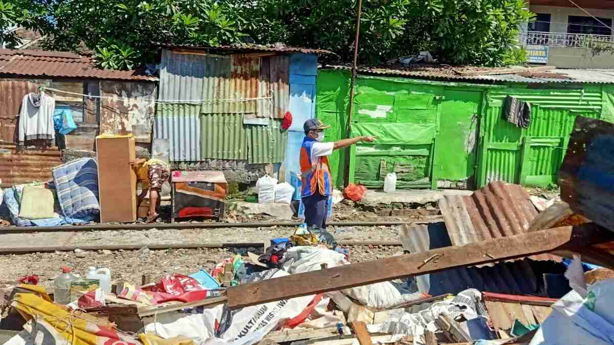 PT KAI Bongkar 25 Bangunan di Kota Malang