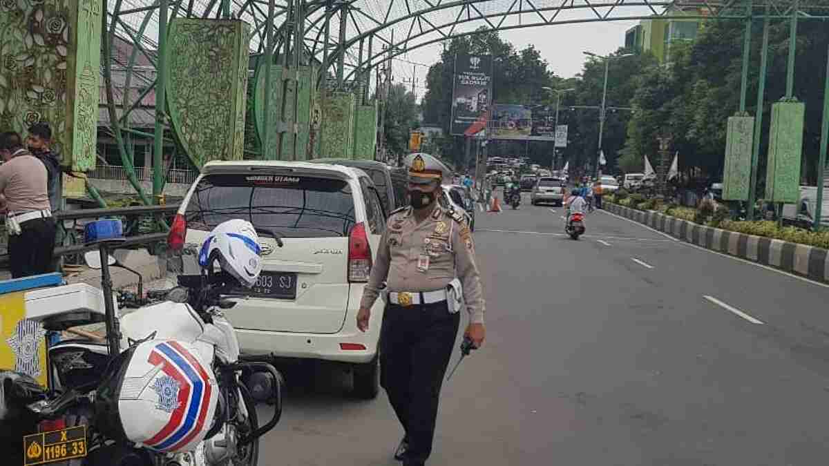 Parkir di Jembatan Siap-Siap Kena Tilang