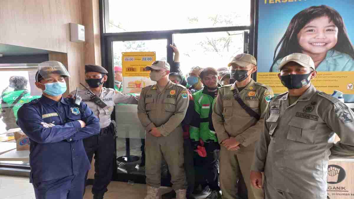 Antrian BTS Meal Langgar Prokes, Outlet McD di Kota Malang Dapat Peringatan Satpol PP