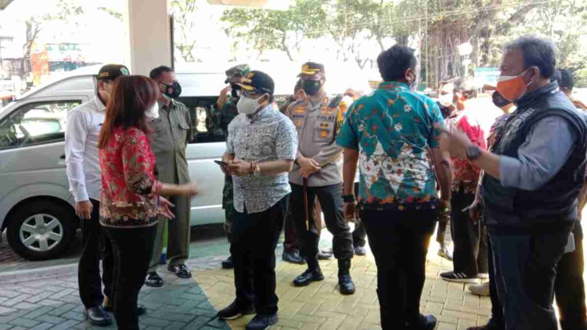 Tinjau RS Rujukan Covid-19, Wali Kota Sutiaji Sebut Kondisi Crowded