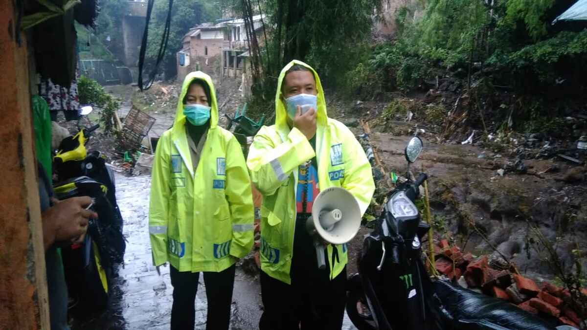 Sat Lantas Polresta Malang Kota Jemput Bola Pengurusan Dokumen Kendaraan Warga yang Rusak dan Hilang Akibat Banjir