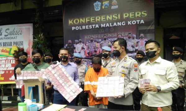 Bekuk Dukun Palsu Pengganda Uang, Polresta Malang Amankan Ribuan Uang Mainan Pecahan 100 Ribu