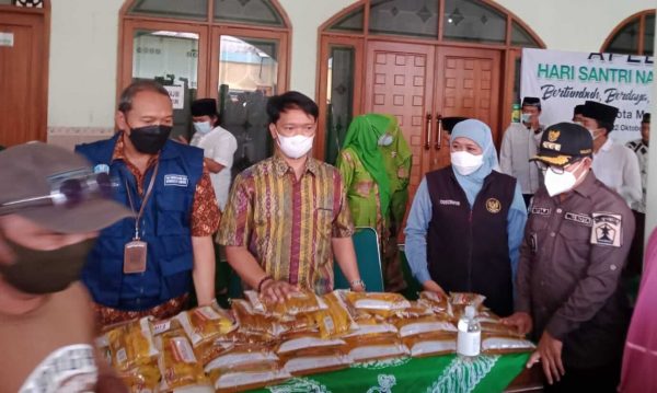 Gubernur Jatim Tinjau Pasar Murah PCNU Kota Malang bersama Wali Kota Sutiaji