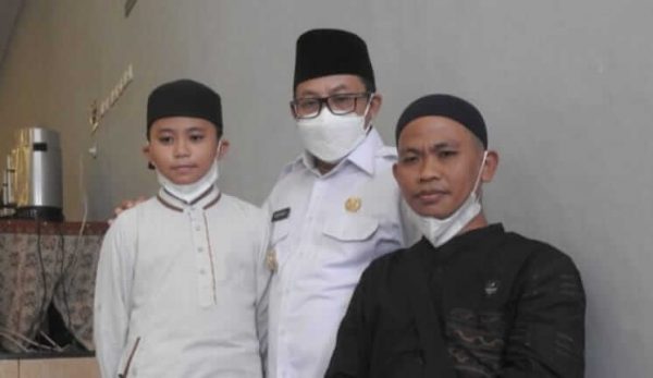 Usia 11 tahun telah Menjadi Seorang Hafiz, Imam Nafi Terima Bantuan Pemkot Malang