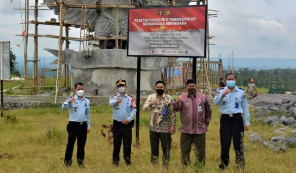 Kalapas Kelas 1 Malang Pimpin Tim Pelatihan Kemandirian bersama BLK Dampingi Pembuatan Taman Edukasi Berbangsa dan Bernegara