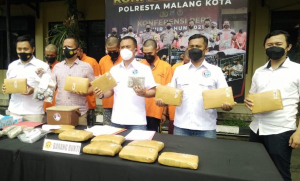 Simpan 11,2 Kg Ganja Siap Edar, Jukir di Kota Malang Dibekuk Satresnarkoba Polresta Kota Malang