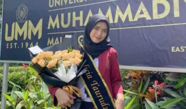 Dua Mahasiswa UMM Selesaikan Kuliah Tanpa Tugas Akhir Skripsi