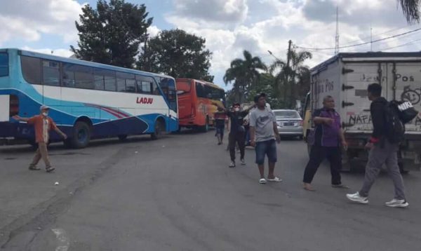 Jelang Lebaran, Pemudik Mulai Padati Terminal Arjosari Kota Malang