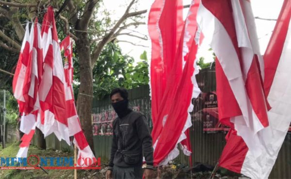 Jelang HUT RI, Penjual Atribut Kemerdekaan Mulai Kebanjiran Pembeli