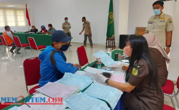 Pemilik Reklame Ajakan Pesta Miras di Kota Malang Didenda Tipiring Rp 10 Juta