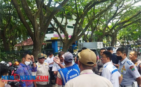 Satlantas Polresta Malang, Dishub dan Satpol PP Gelar Penertiban Parkir Liar di Kawasan Sekolah