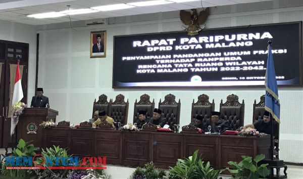 Sampaikan Pandangan Umum Fraksi terhadap Ranperda Tentang RTRW 2022-2024, DPRD Kota Malang Fokuskan Empat Penataan