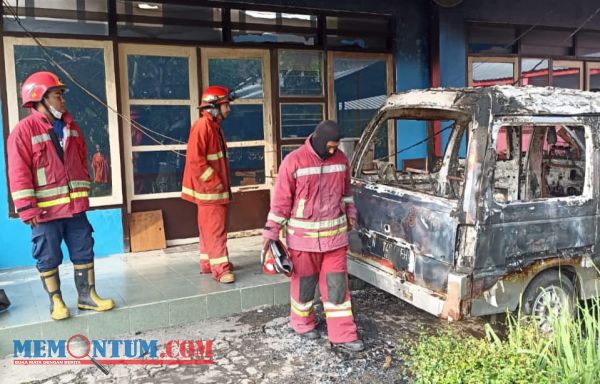 Giliran Mobil Daihatsu Zebra Guru SMK di Kota Malang Terbakar