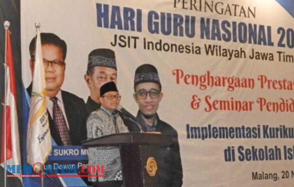 Hadiri Peringatan Hari Guru Nasional, Seminar dan Penghargaan Guru Berprestasi, Wali Kota Malang Ingatkan Fasilitator Potensi Anak